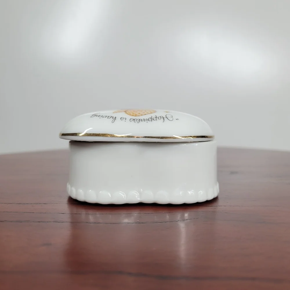 Holly Hobbie Heart Shaped Trinket Box Happiness Is Someone To Care For Vtg 1970s